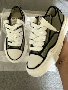 Pretty Sneakers, Trendy Shoes Sneakers, Jordan Shoes Girls, Pretty Shoes Sneakers, Kicks Shoes, Jordan Shoes Retro, Shoes Outfit Fashion, Cute Nike Shoes