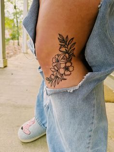 a woman's lower back tattoo with flowers