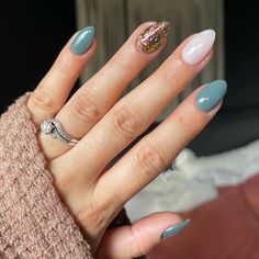 Short Almond Acrylic Nails September, Oval Nail Colors, Fall Sns Nails Designs, Short Stilleto Nails Almond, Nails September 2024, Almond Dip Powder Nails, Almond Dip Nails Summer, Monthly Nails, Fall Nails Design