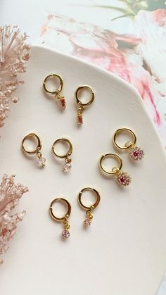 Dainty Jewellery, Pink Studs, Cute Cartoon Images, Flat Lays, Jewelry Indian, Pink Jewelry, Pink Necklace, Gold Jewelry Indian, Cartoon Images