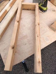 the tools are laying on top of the wooden planks and ready to be sanded