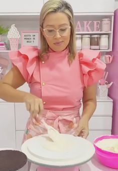 Pastry Chef Outfit, Baker Uniform, Baking Outfit, Apron Dress Pattern, Chef Costume, Cute Bakery, Chef Clothes, Female Chef