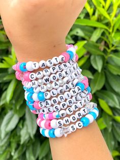 This listing is for a 10 pack of Sabrina Carpenter bracelets. They are custom made and will make the most perfect accessory to your concert outfit or the perfect gift for a super fan! Colors, patterns and sizes may vary slightly. You will receive the 10 sayings in the listing but if you would like different phrases please let I know when placing your order. You can share favorite colors of choice, favorite song titles, phrases, etc. Each bracelet is made with pony beads, letter beads and clear stretch cord. Perfect for easy trading/swapping, but be careful when pulling them on or off. Bracelet Ideas With Pony Beads, Sabrina Carpenter Bracelet Ideas, Sabrina Carpenter Bracelets, Pony Bead Bracelets Ideas, Swiftie Bracelets, Pastel Bracelet, Sabrina Carpenter Outfits