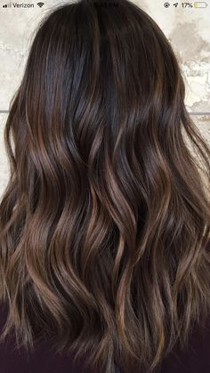 Basic Curled Hair, Brown Hair Looks, Brunette Hair With Highlights, Gorgeous Hair Color, Caramel Highlights, Brunette Balayage Hair, Brown Hair Balayage