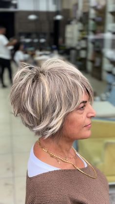 ÖzgürEr | Özgürce dokunuş ✂️✨✨ | Instagram Blonde Hair Pictures, Short Choppy Bobs, Short Haircuts Ideas, Grey Bob Hairstyles, Pixie Haircut Ideas, Haircuts Ideas, Short Haircut Styles, Short Hair Ideas