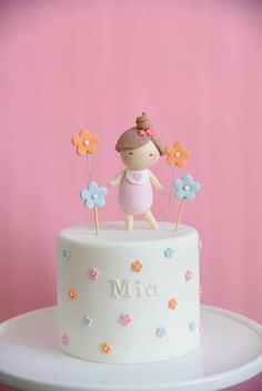 1st Birthday Girl Cake Ideas, Bolo Clean, First Bday Cake, Birthday Cake Princess, Baby 1st Birthday Cake, Girls First Birthday Cake, Cake Designs For Girl, Baby First Birthday Cake