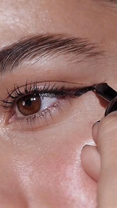 Eyeliner Looks With Color, Tight Lining Eyes, Different Types Of Eyes Shape, Lisa Eye Makeup, Easy Party Makeup, Innocent Makeup, Under Eye Liner, Daily Eye Makeup, Parisian Beauty