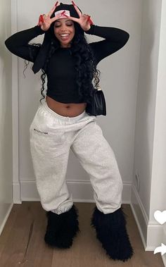 Chilly Fall Day Outfits, Dearra Fall Outfits, 6 Degree Weather Outfit, Snowy Day Outfit For School, Fly Girl Outfits Winter, Mall Fits Winter, Fly Winter Outfits, Winter Outfits Cold Black Women, Birthday Winter Outfits Blackgirl