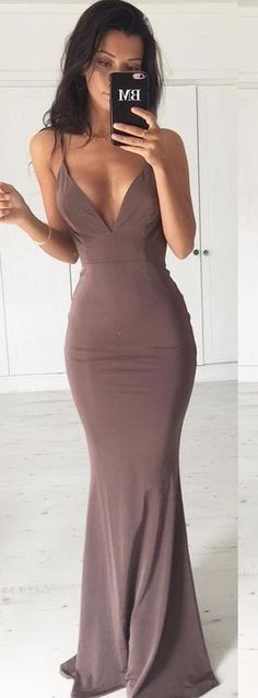 Chocolate Gown Source Sumer Style, Robes Glamour, Fancy Clothes, Long Formal Gowns, V Neck Prom Dresses, Long Prom Gowns, Denim Dresses, Cute Prom Dresses