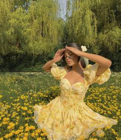 Fairycore Aesthetic Dress, Yellow Dress Flowy, Garden Tea Party Outfits For Women, Summer Tea Party Outfit, Yellow Picnic Dress, Cottage Core Dress Aesthetic, Yellow Sundress Outfit, Cottage Core Birthday Party, Flowey Dresses