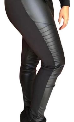 Calça Cirre Preta Flare Tratorada Brilho Couro Fake Montaria Punk Style High-waist Black Leather Pants, Girls Leather Pants, Black Fitted Punk Leather Pants, High-waisted Faux Leather Pants With Zipper, Fitted Leather Gothic Pants, Pants, Leather