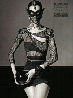 Interesting Circus Fashion, Fantastic Fashion, Fashion Goth, Vogue Beauty, Roaring Twenties, Vogue Italia, Fashion Shoot