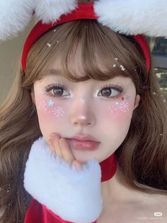 kawaii Xmas Elf Makeup, Elf Makeup Christmas, Elf Makeup Looks Christmas, Elf Makeup Looks, Makeup Noel, Eye Makeup Christmas, Christmas Elf Makeup, Christmas Makeup Simple, Makeup Kawaii