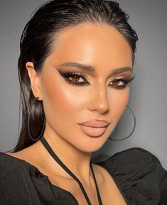 Makeup Look For A Brown Dress, Makeup Ideas For Black Dress Night, Black Dress Eyeshadow Looks, Night Makeup Brown Eyes, Makeup For Brown Dress, Sultry Makeup For Brown Eyes, Dark Sultry Makeup, Cat Eye Makeup Look, Sultry Eye Makeup