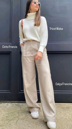 Old Money Looks Winter, Classy Casual Outfits For Women Jeans, Outfit Pantalon Beige Mujer, Outfit Formal Invierno, Outfit Formal Invierno Mujer, Beige Pants Outfit Winter, Outfit Con Pantalon Beige, Outfits Aesthetic Invierno, Outfit Pantalon Beige