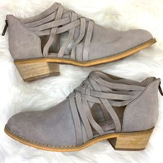 Walk With Me Coldwater Creek Light Gray Leather Suede Ankle Booties Boots Strappy Zip Size Womens 6.5 Like New Condition Never Worn Silver Round Toe Boots For Spring, Silver Casual Boots With Pointed Toe, Silver Casual Boots For Spring, Casual Silver Boots For Spring, Silver Closed Toe Boots For Spring, Silver Spring Boots, Gray Ankle-high Spring Boots, Gray Ankle-high Boots For Spring, Gray Leather