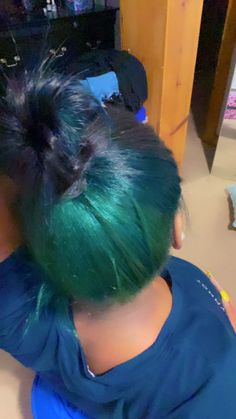 Pretty Colors To Dye Your Hair, Peekaboo Hair Color Blue And Purple, Greenish Blue Hair Color, Teal Skunk Stripe Hair, Blue And Green Dyed Hair, Blue And Green Hair Black Women, Blue Dyed Hair Black Women, Bluish Green Hair, Colors To Die Your Hair