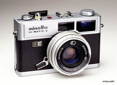 an old fashioned camera with a lens attached to it's body and the words, minolta hi - matic e