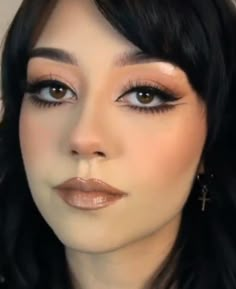 60s Makeup Brown Eyes, 60s Smokey Eye, 60s Bridal Makeup, Priscilla Presley Makeup Eye, Vintage Eye Makeup, 1960 Makeup, Make Eyes Look Bigger, 70s Hair And Makeup, Retro Makeup Looks