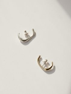 Faris Jewelry, Jewellery Photography, Jewelry Fashion Trends, Ear Cuffs, Dainty Earrings, Minimalist Earrings, Minimalist Jewelry