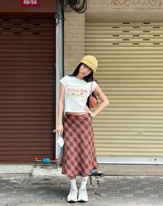 Japan Outfits Spring, Japan Fashion Summer, Modest Girly Outfits, Japan Outfits, Outfit Retro, Plaid Skirt, Japan Fashion