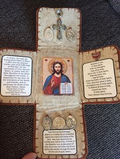 Catholic Crafts For Adults, Home Altar Catholic, Faith Crafts, Catholic Altar, Catholic Beliefs, Catholic Decor