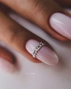 Nail Ideas With Crystals, Manicure With Crystals, Nail Inspo Diamonds, Nails Strass Design, Diamond Nails Design, Pink Nails With Diamonds, Mandel Nails, Nail Crystal Designs, Nails Strass