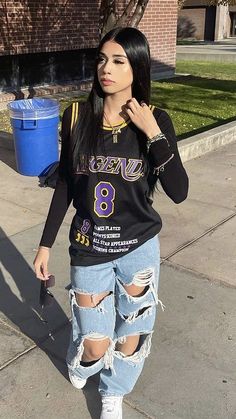 Latina School, Outfit Ideas Latina, Chica Chola, Looks Hip Hop, Mexican Boys, Nba Outfit, Latina Fashion Outfits, Outfit Mujer, Tomboy Outfits