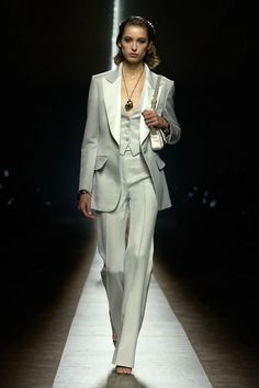 Tom Ford Fall 2024 Ready-to-Wear Tom Ford Clothing, Corporate Fashion, Capsule Outfits, Runway Collection, Work Clothes, Fall 2024, Mode Fashion