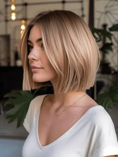 Haircut Shoulder Length, Haircut Shoulder, Spring Haircut, Haircut Ideas Trendy, Low Taper Fade Haircut, Spring Haircuts, Shoulder Length Blonde, Short Blonde Bobs, Taper Fade Haircut