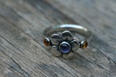 Silver Flower Ring With Birthstone, Dainty Silver Rings, Senior Rings, Silver Gift Wrap, Rings Sterling Silver, Silver Rings With Stones, Ring Flower, Jewelry Flower, Hammered Band