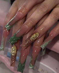 Olive Green Birthday Nails, Green Nails Flower Design, Nails Acrylic Earthy, Sage And Brown Nails, Brown Earthy Nails, Safari Green Nails, Jade Green Nail Designs, Green And Brown Acrylic Nails, Green And Burgundy Nails