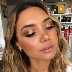 Golden Eye Makeup Brown Eyes, Bridesmaid Makeup Gold Eyeshadow, Golden Smokey Makeup, Gold Bronze Eyeshadow Looks, Makeup Looks For Golden Dress, Brown And Gold Eye Makeup Looks, Gold Winged Eye Makeup, Bronzed Gold Makeup Look, Gold Makeup Eyeshadow