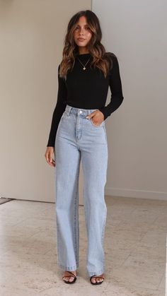 2024 Fall Winter Fashion, Simple And Chic Outfits, Outfits With Wide Jeans, September Outfits Going Out, What To Wear In Your 30s, Elegant Going Out Outfits, Winter Black Outfits, Light Jeans Outfit Fall, 30s Wardrobe