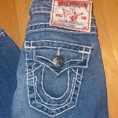 Women’s True Religion Jeans - Style: Billy Super T - Size 26 Light Denim Wash With White Stitching Throughout. Never Worn Before! True Religion Aesthetic, True Religion Jeans Outfit, Thrifting Inspiration, Mcbling Fashion, Religion Clothing, 2000s Fashion Trends, Tracksuit Outfit, Trendy Shoes Sneakers, Western Wear Outfits