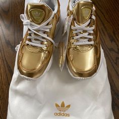 New In Box With Tags Gold Adidas Women’s Falcon. They Run A Little Large For Me. I’m A Street Size 6. Cleaning Out My Closets. All Purchases Are Recorded Including Shipping Label And Packing To Support Safe Delivery To Final Destination. Gold Tennis Shoes, Adidas Soccer Shoes, Adidas Ultraboost 20, Adidas Gold, Adidas Falcon, Gold Adidas, White Tennis Shoes, Gold Sneakers, White Running Shoes