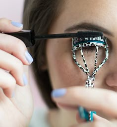 26 Mind-Blowing Hacks to Get Flawless Eyelashes Every Time Tattoo Henna, Beauty Make-up, Eyelashes Mascara, Mascara Tips, Makijaż Smokey Eye, Makeup Tricks, Makeup Hacks, How To Apply Mascara, Love Makeup