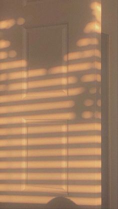 the light is shining through the blinds in the room