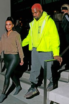 Celebrities In Adidas, Kanye West Style 2022, Kanye Wearing Yeezy, Kanye Trench Coat, Asap Rocky Wearing Jordans, Minimalist Streetwear