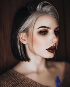 Platinum And Black Hair Short, Short Red Hair Money Piece, Short Hair Dye Styles, White And Black Short Hair, Black And Silver Short Hair, Medium Length Goth Hair, Narcissa Malfoy Hair Short, Short Hair With Blonde Front Pieces, Emo Bob Haircut