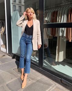 Paris Brunch Outfit, Feminine Blazer Outfit, Work Outfits Frauen, Jeans Outfit Spring, Spring Jeans, Jeans Design, Conservative Fashion, Looks Jeans, Latest Jeans