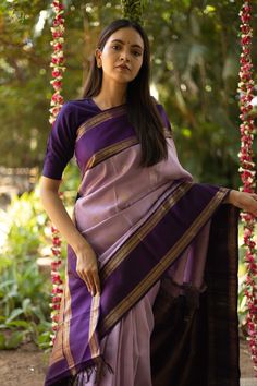 Violet dreams! This saree has a lilac body with silver and gold mayil and chakram buttas paired with an oodha border with vethalai pettu. Lavender Color Saree Contrast Blouse, Color Combinations With Gold, Voilet Saree Combination Blouse, Violet Saree Blouse Combination, Lilac Pattu Saree, Lavender Silk Saree With Contrast Blouse, Violet Saree Contrast Blouse, Lilac Silk Saree, Lavender Kanchipuram Saree