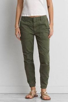 Use as another neutral.  These will be a fun addition to wear with existing items.  Mix and match with all your basic pieces. Retail Worker Outfit, Cargo Joggers Outfits Women, Olive Cargo Pants Outfit, Womens Joggers Outfit, Olive Cargo Pants, Stylish Gym Outfits, Casual Dinner Outfits, Jogger Pants Outfit, Olive Green Pants