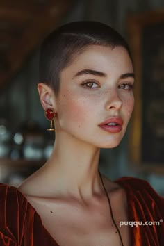 Very Short Haircuts for Women: Unleashing Bold Confidence with Modern Styles - Puqqu Woman Buzzcut, Buzzcut Women, Very Short Haircuts For Women, Bald Women Fashion, Bold Women, Bold Hair Color, Bald Hair