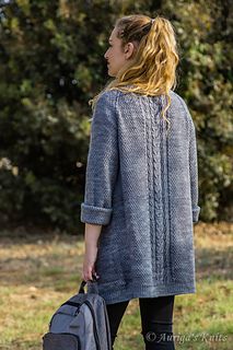 The cardigan is knitted top down. It is worked as one piece, seaming is required only to attach the inner part of the pockets to the front. Knit Cardigan Pattern, Cardigan Set, Gilet Long, Christmas Knitting Patterns, Dress Gloves, Knit Tops, Knitted Top, Sweater Knitting Patterns, Cardigan Pattern