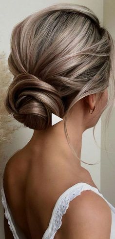 ✓✓How do you select a style from so many wedding hair dos that are in style today? This is one of the questions which.....!! Trendy Low Bun, Wedding Hair Dos, Sophisticated Updo, Elegant Wedding Hairstyles, Bridal Hair Buns, Up Dos, Bridal Hair Updo, Elegant Wedding Hair