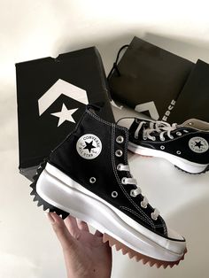 Converse Run Hike Star, Run Star High Converse, How To Style Run Star Hike Converse, Skz Shoes Converse, Converse Hiking Shoes, Converse Run Star Hike High Top Outfit, Converse Hike Hi Outfit, Converse Star Shoes, Run Hike Converse Outfit