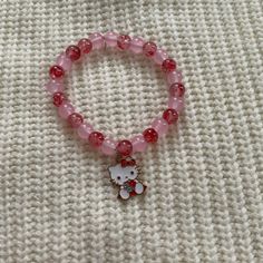 Pink And Red Flower Hello Kitty Charm Bracelet Cute Hello Kitty Gifts, Hello Kitty Stuff Accessories, Hello Kitty Bracelet Ideas, Small Christmas Gifts For Friends, Red Bracelet Ideas, Hello Kitty Gift Ideas, Flower Hello Kitty, Bracelets Kawaii, Hello Kitty Bracelets