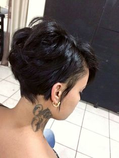 Cabelo curto Short Hair Behind Ears Hairstyles, Stacked Short Haircut, Best Short Haircuts For Women, Natural Hair Bob, Best Haircuts For Women, Black Hair Short Cuts, Short Hair Images, Natural Hair Short Cuts, Cut Life