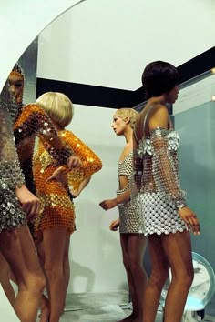 Futuristic 60s, Studio 54 Party, Look Hippie Chic, Upcycling Fashion, Fest Temaer, Estilo Hippy, 70s Disco, Studio 54